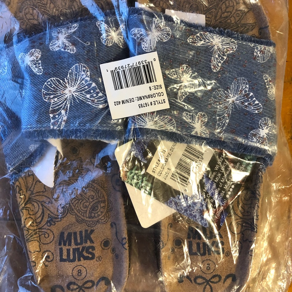 Brand new Muk Luks Brooke Blue Denim Butterfly Sandles